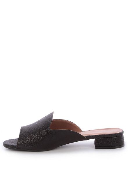 Sapatos feitos à mão custam mais caro, mas valem cada centavo. Aqui, uma  seleção de pisantes artesanais feitos por mulheres - Tpm