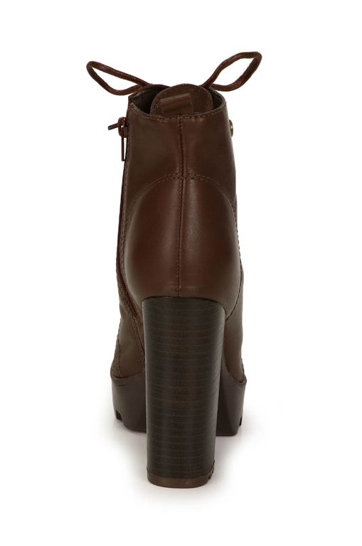 bota tratorada passarela