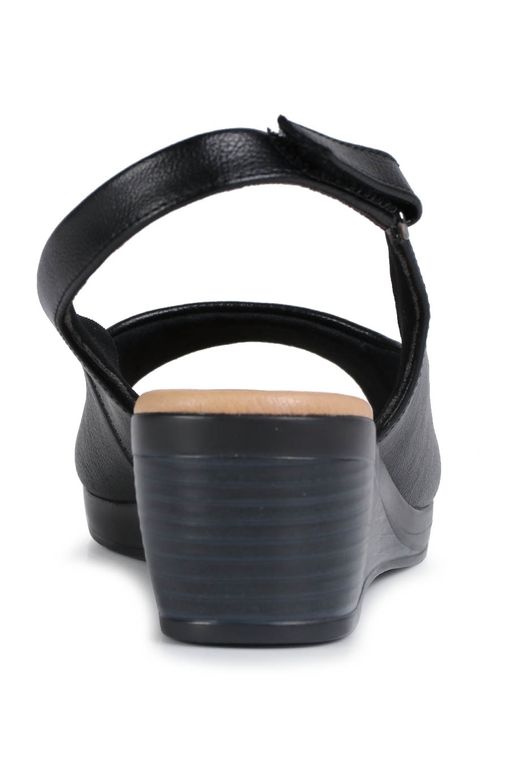 sandalia anabela com velcro