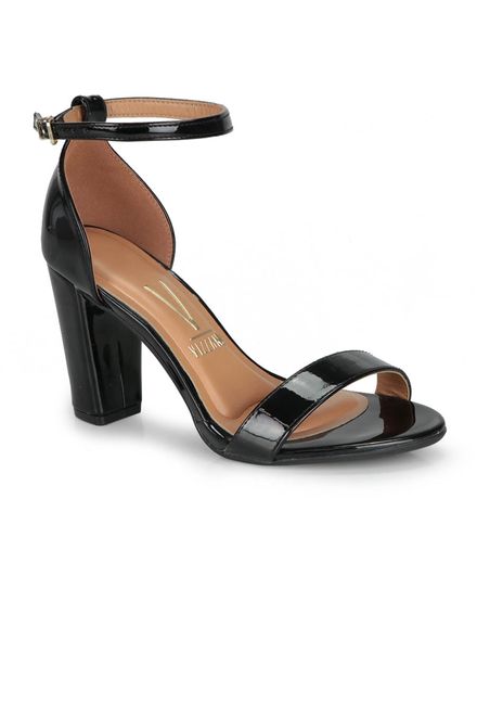 sandalias vizzano na passarela