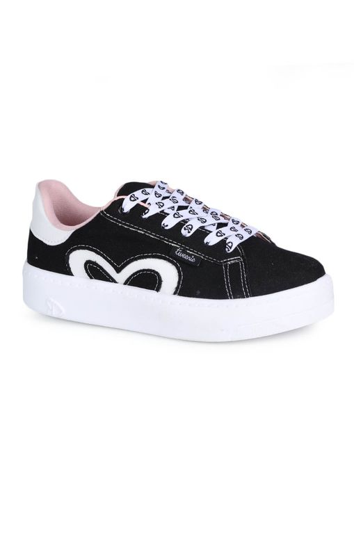 tênis infantil na passarela