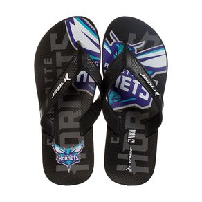Chinelo Rider Street Bold NBA Charlotte Hornets Preto e Roxo - Masculino Menor preço em Chinelo Rider Street Bold NBA Charlotte Hornets Preto e Roxo - Masculino